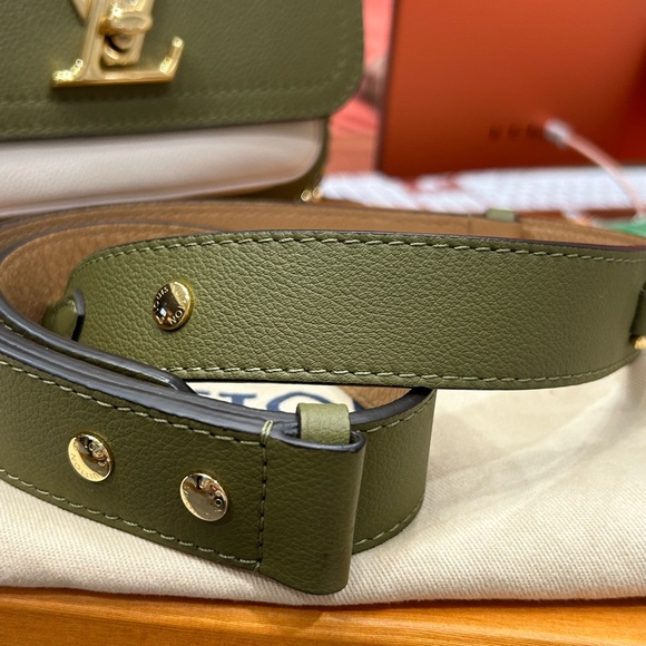 Louis Vuitton Lockme Tender Handbag Leather Green - Picture 4 of 16